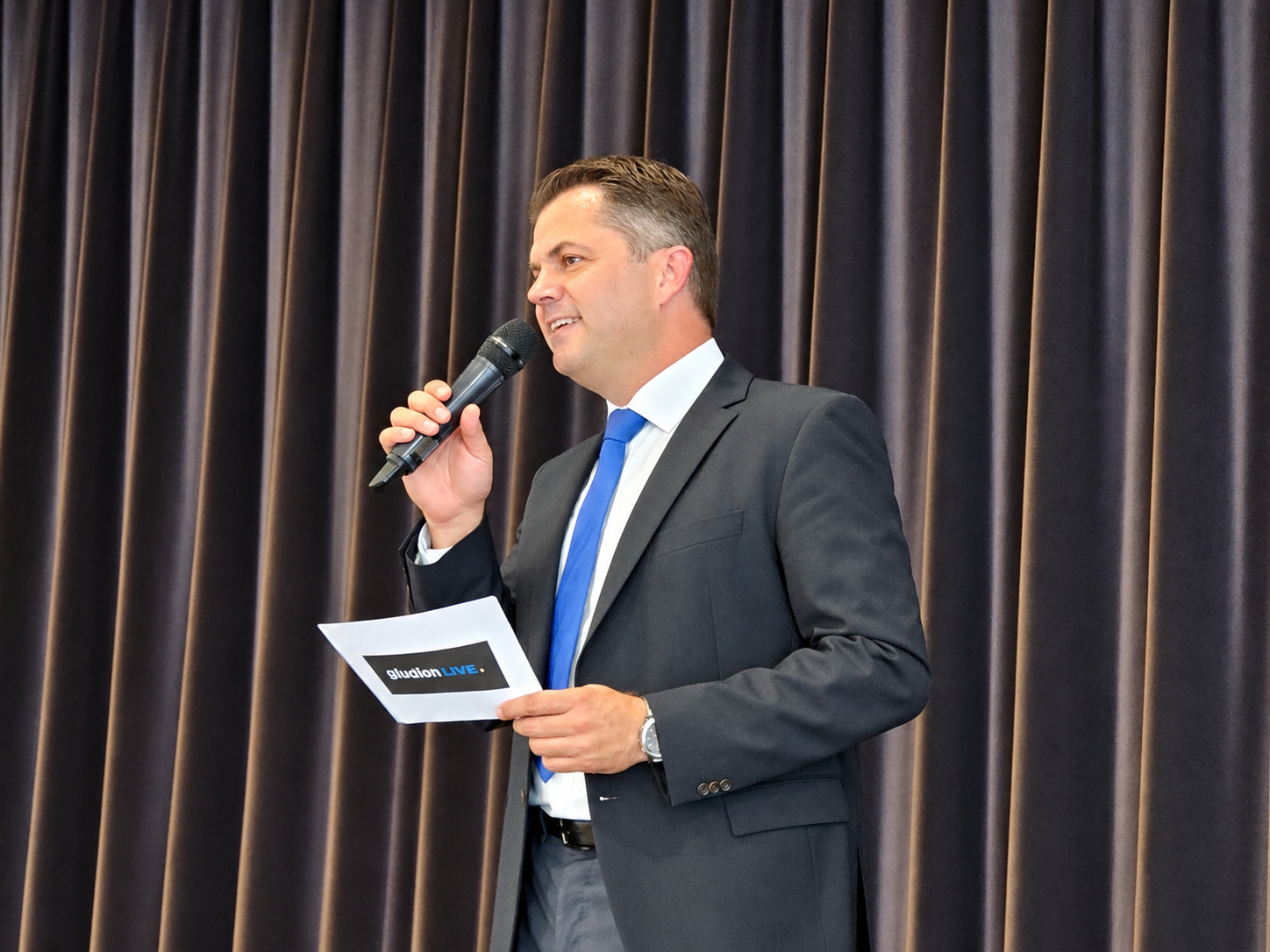 Matthias Dietrich auf der Bühne beim Kongress